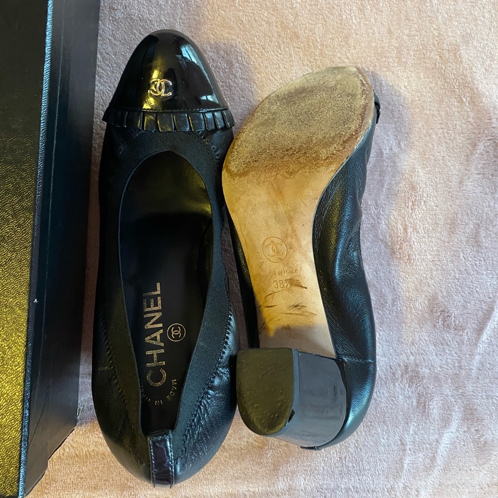 AUTHENTIC Chanel black heels size 8 1/2 - Picture 3 of 4